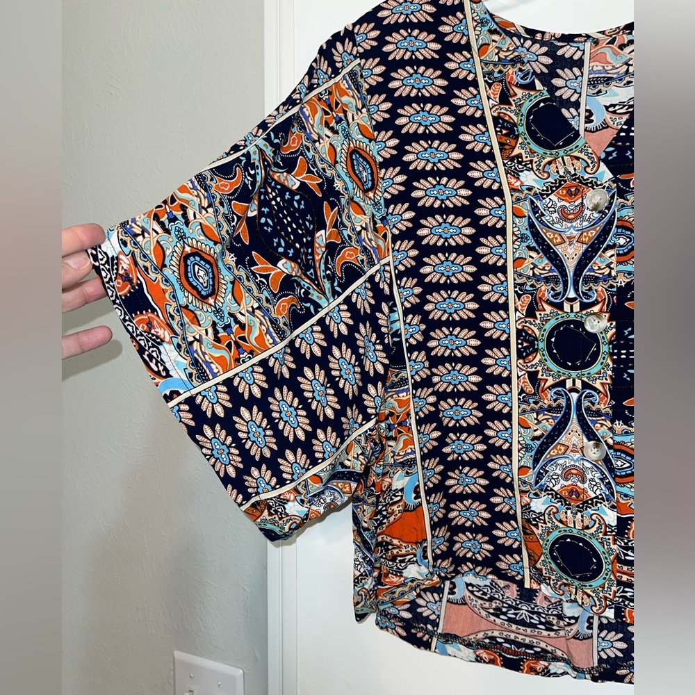 Bright pattern blouse - Picture 2 of 4